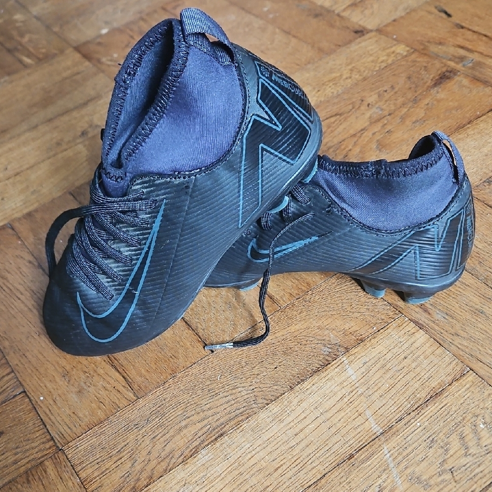 Nike Kids Sz US3y Black/Teal Soccer Cleats
